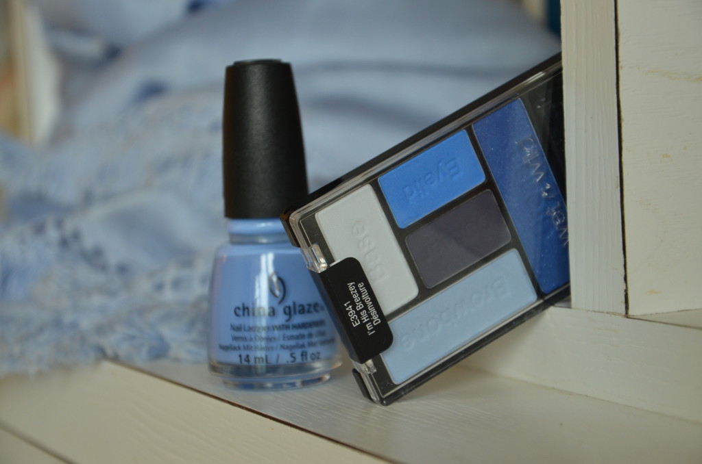 Placid Blue Eye shadow palette - Wetnwild